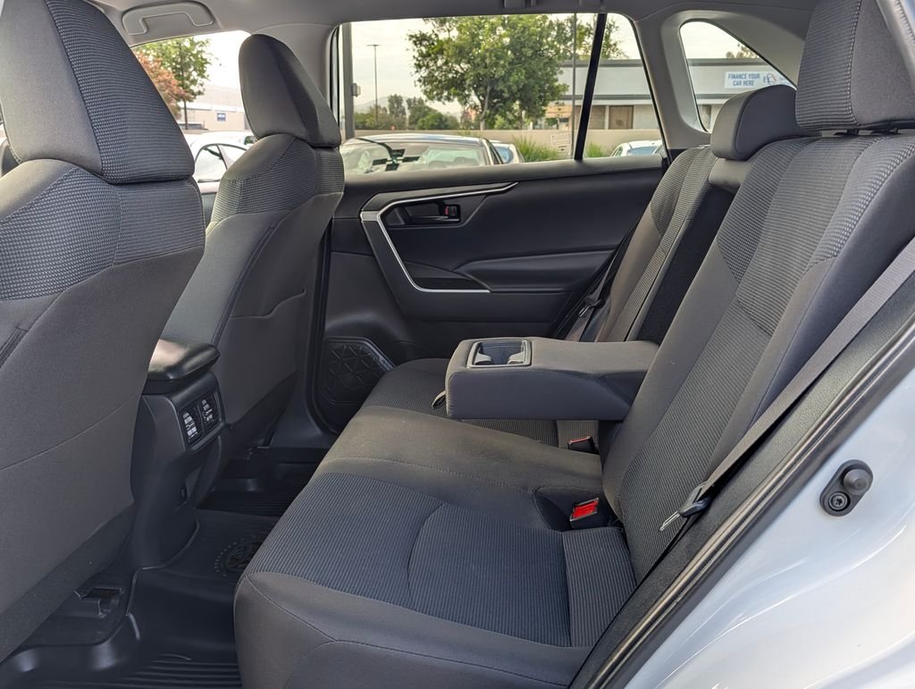 2024 Toyota RAV4 LE - Photo 12