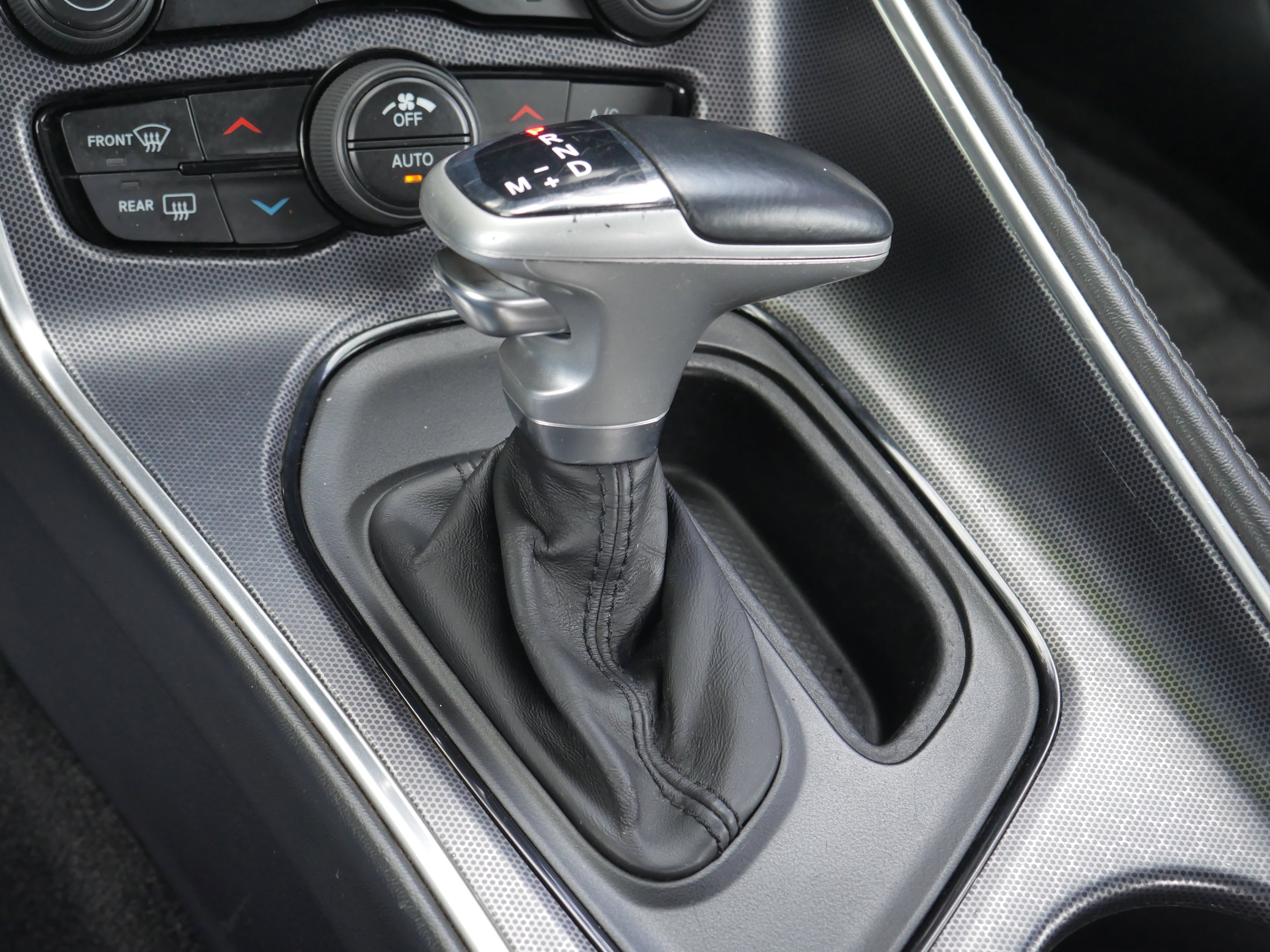 Used 2015 Granite Crystal Clearcoat Metallic Dodge R/T Plus image 17