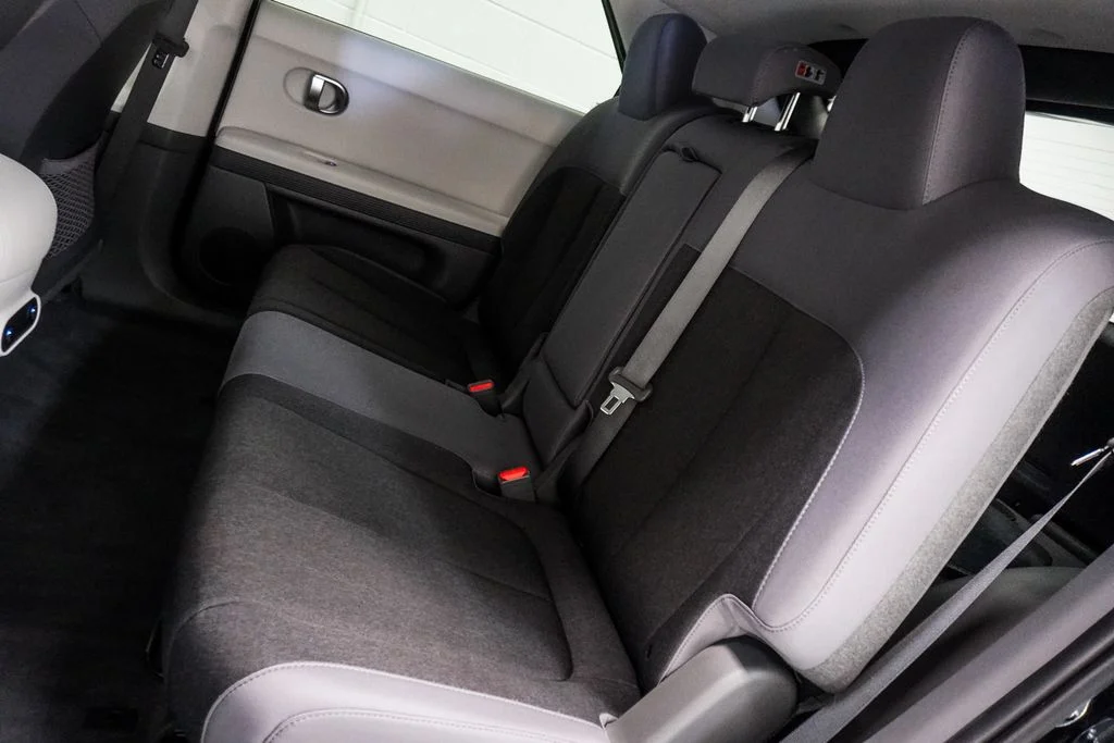 Used 2023 Black Hyundai SE image 8