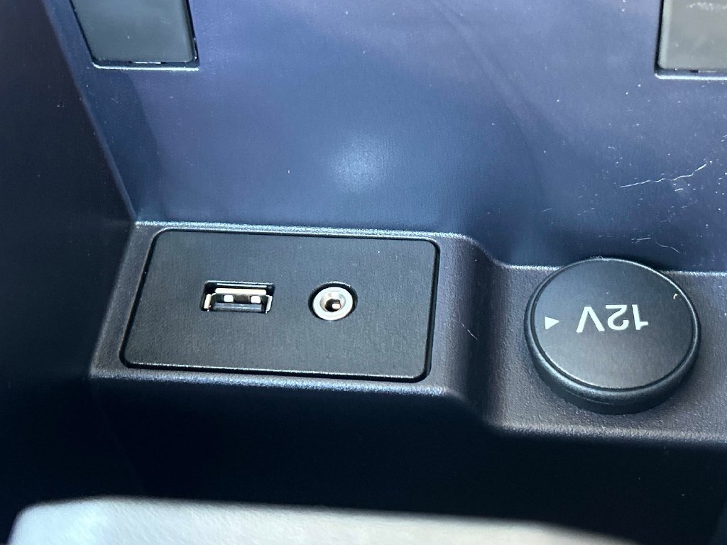 Used 2015 Black Ford SE image 24