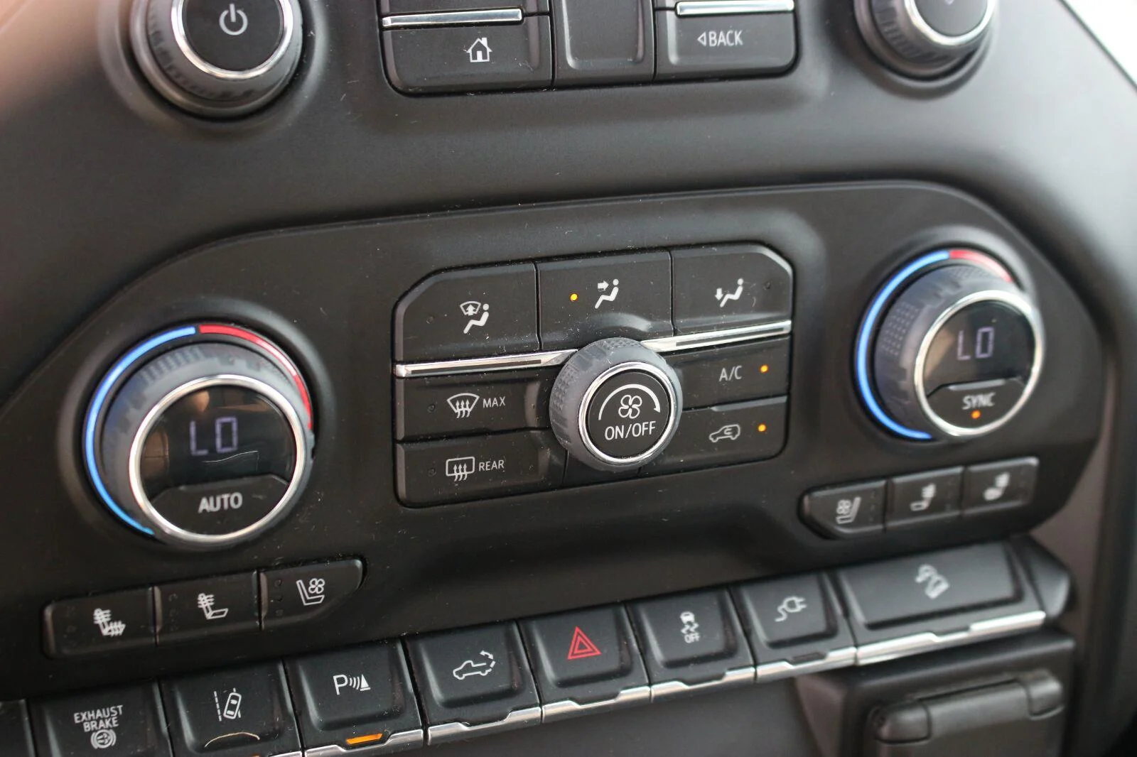 Used 2023 SUMMIT WHITE Chevrolet High Country image 27