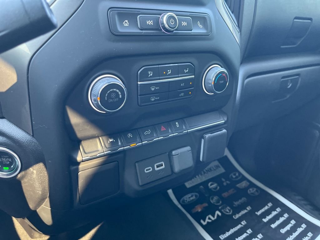 Used 2025 White Chevrolet Custom image 20