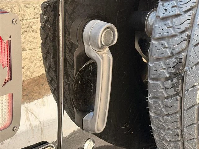 Used 2017 Black Jeep Unlimited Sahara image 19