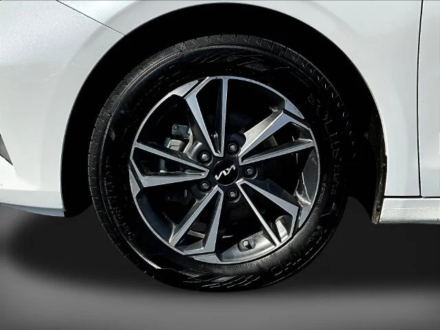 Used 2024 White Kia LXS image 37