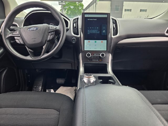 Used 2021 Black Ford SE image 17