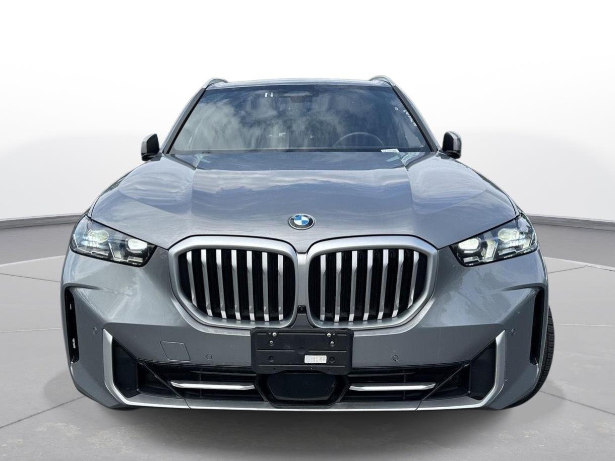 Used 2026 Skyscraper Grey Metallic BMW xDrive40i image 3