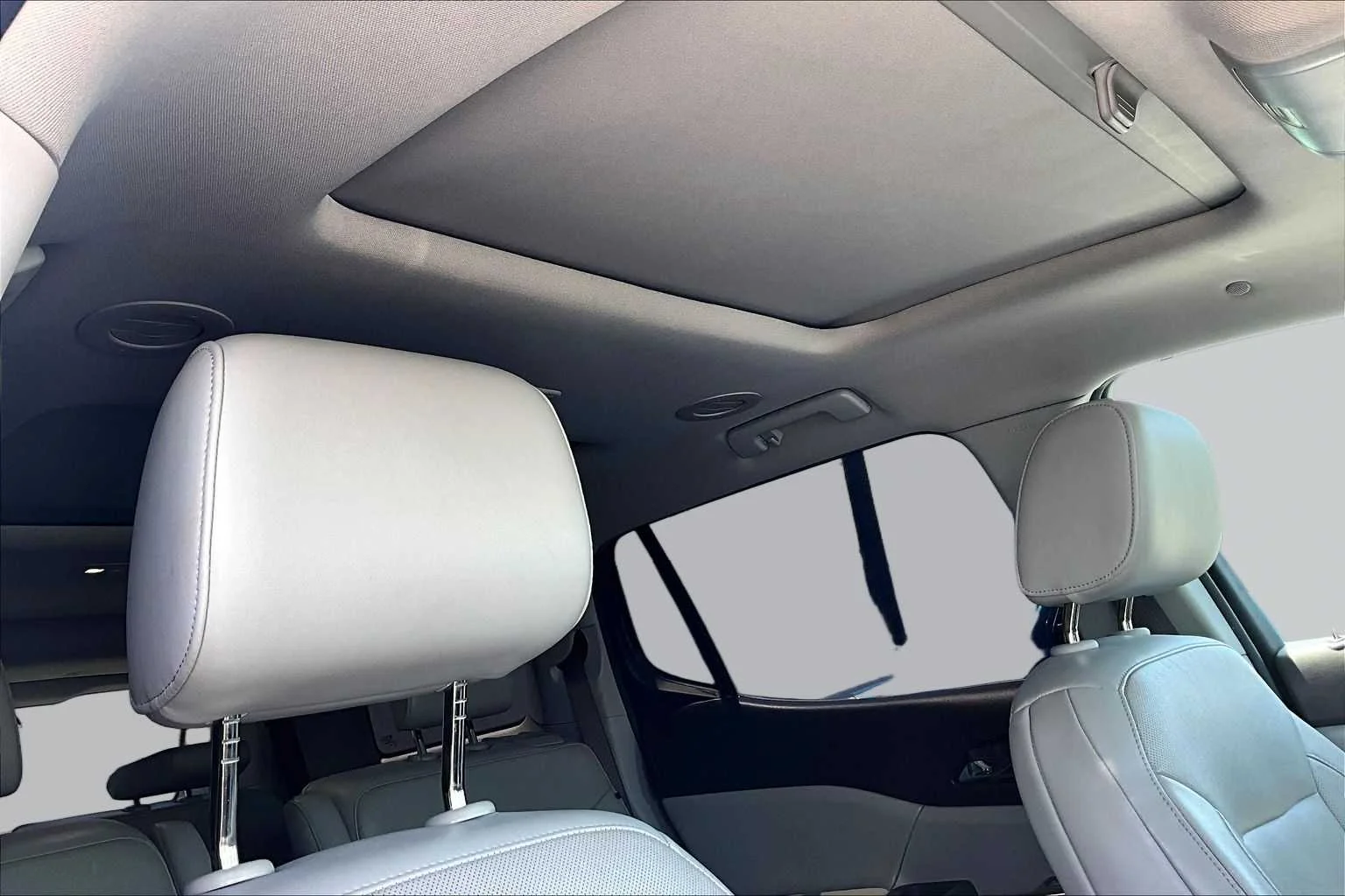 Used 2018 Iridium Metallic GMC SLT image 13