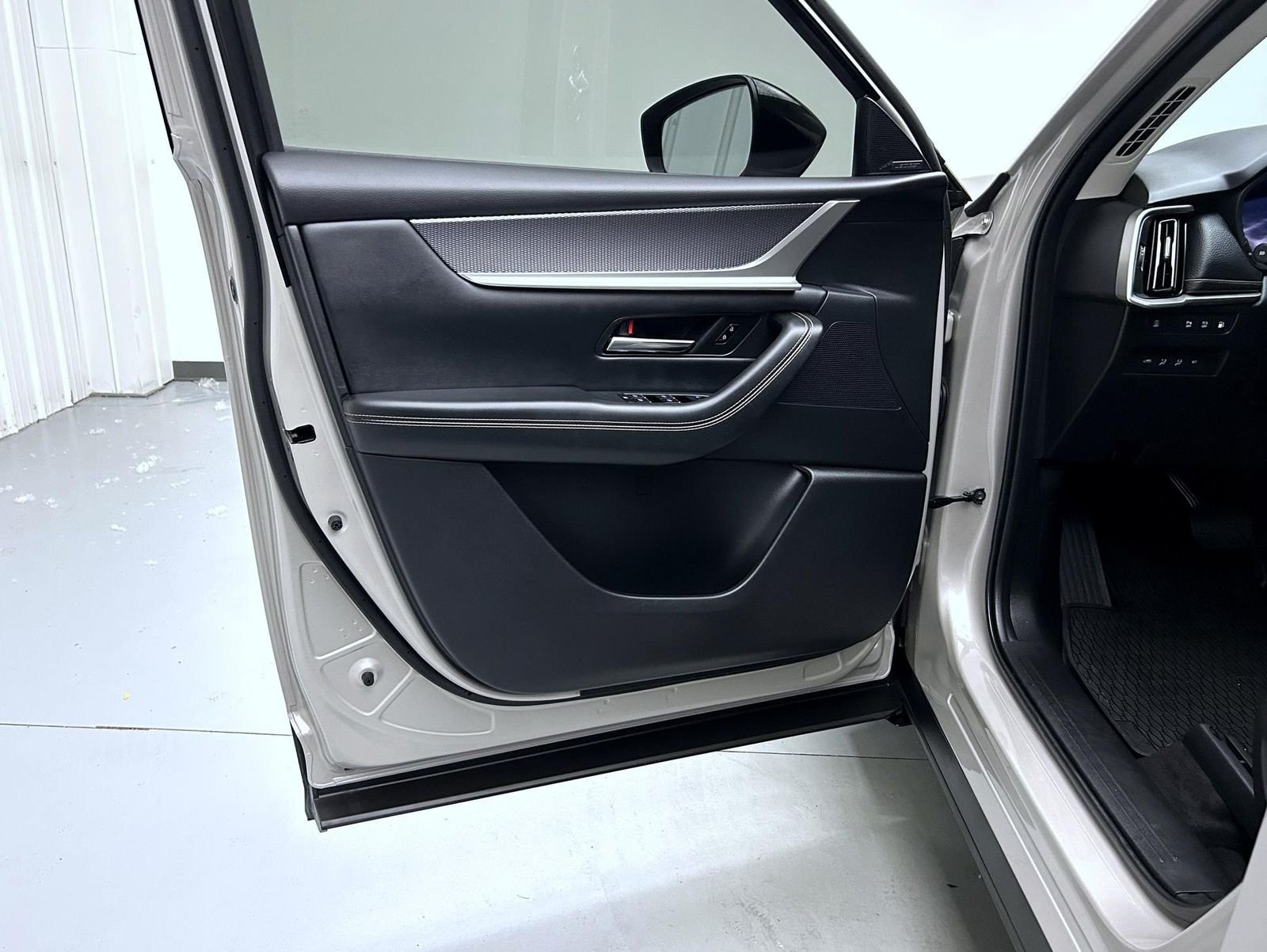 Used 2025 Silver Mazda Premium image 9