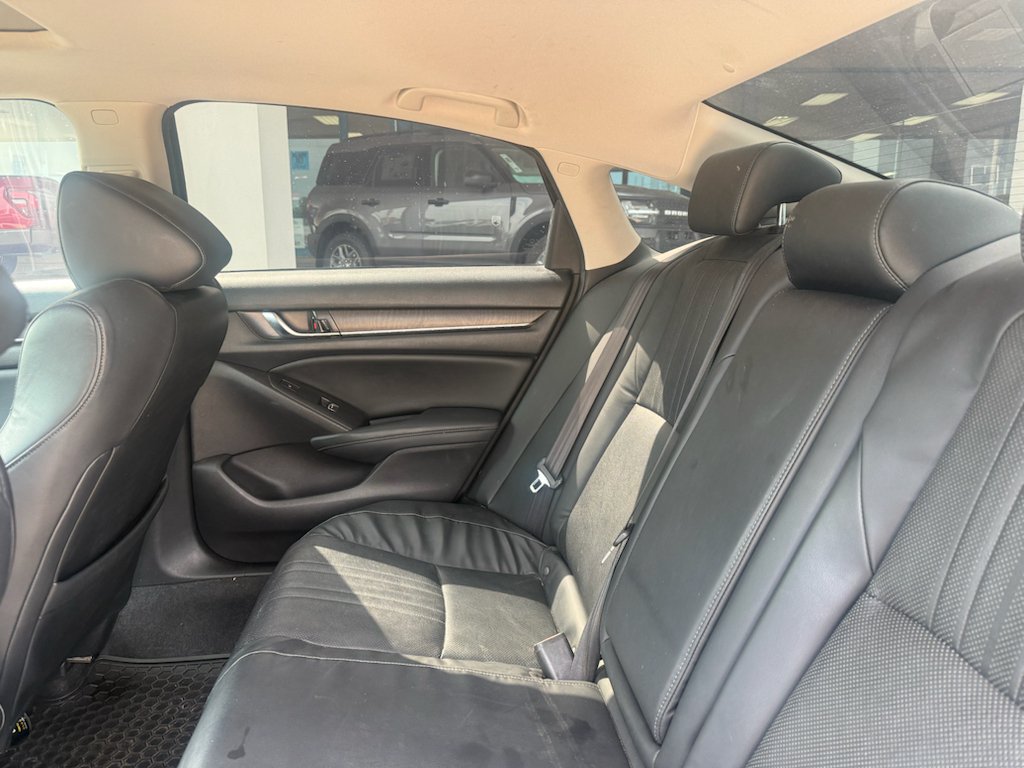Used 2018 Crystal Black Pearl Honda Touring 1.5T image 5