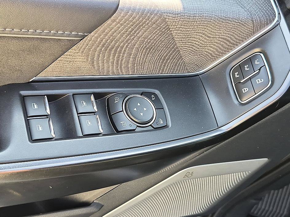 Used 2023 Gray Metallic Ford Platinum image 15