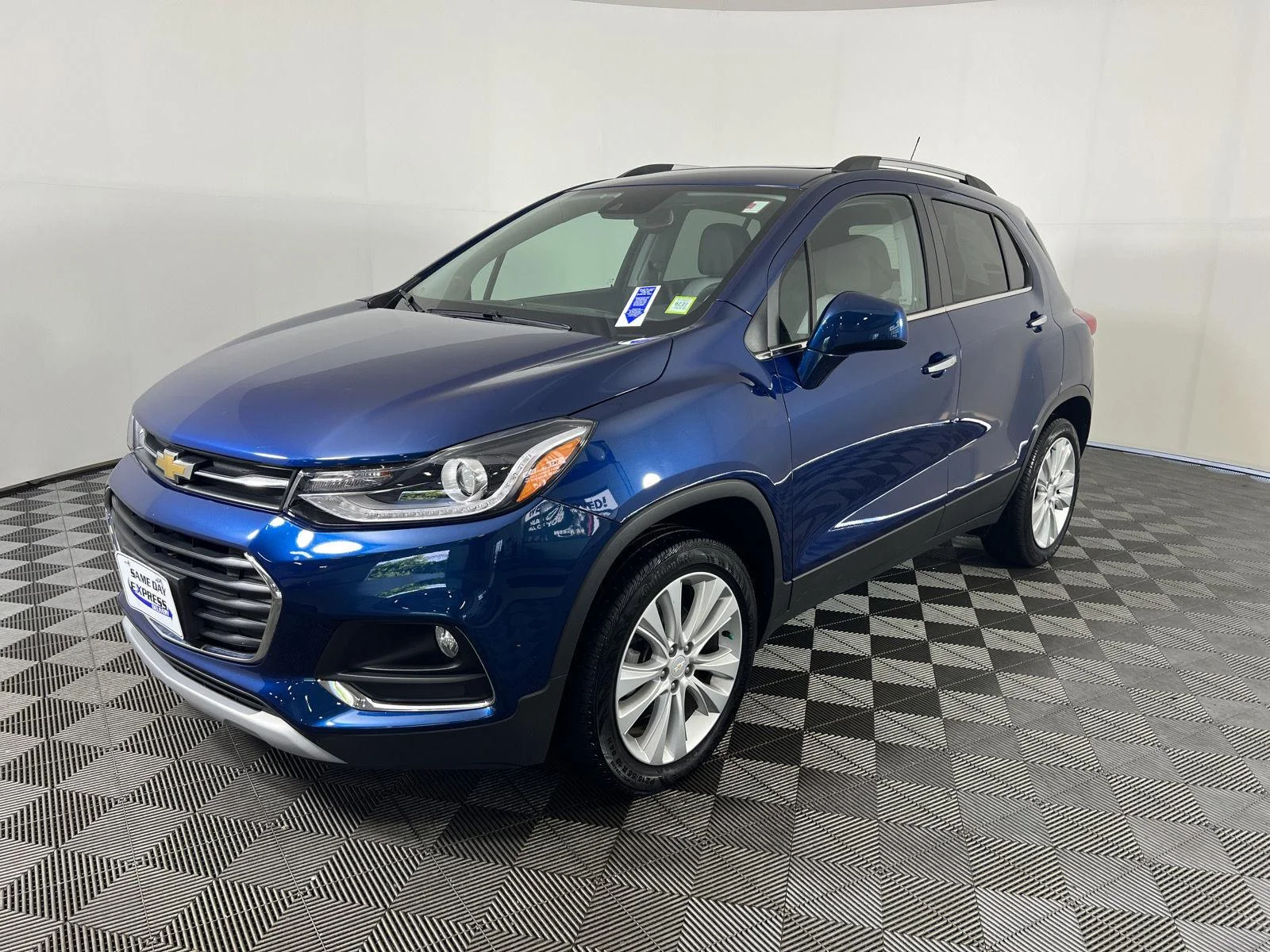 Used 2019 Pacific Blue Metallic Chevrolet Premier image 20