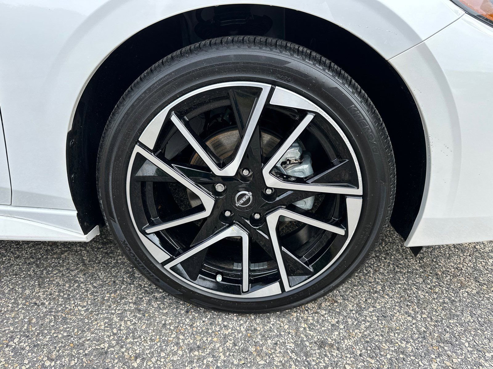 Certified Used 2025 White Nissan SR image 10