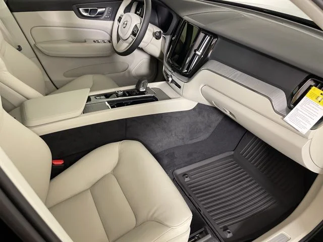 Certified Used 2025 Onyx Black Metallic Volvo Plus image 21