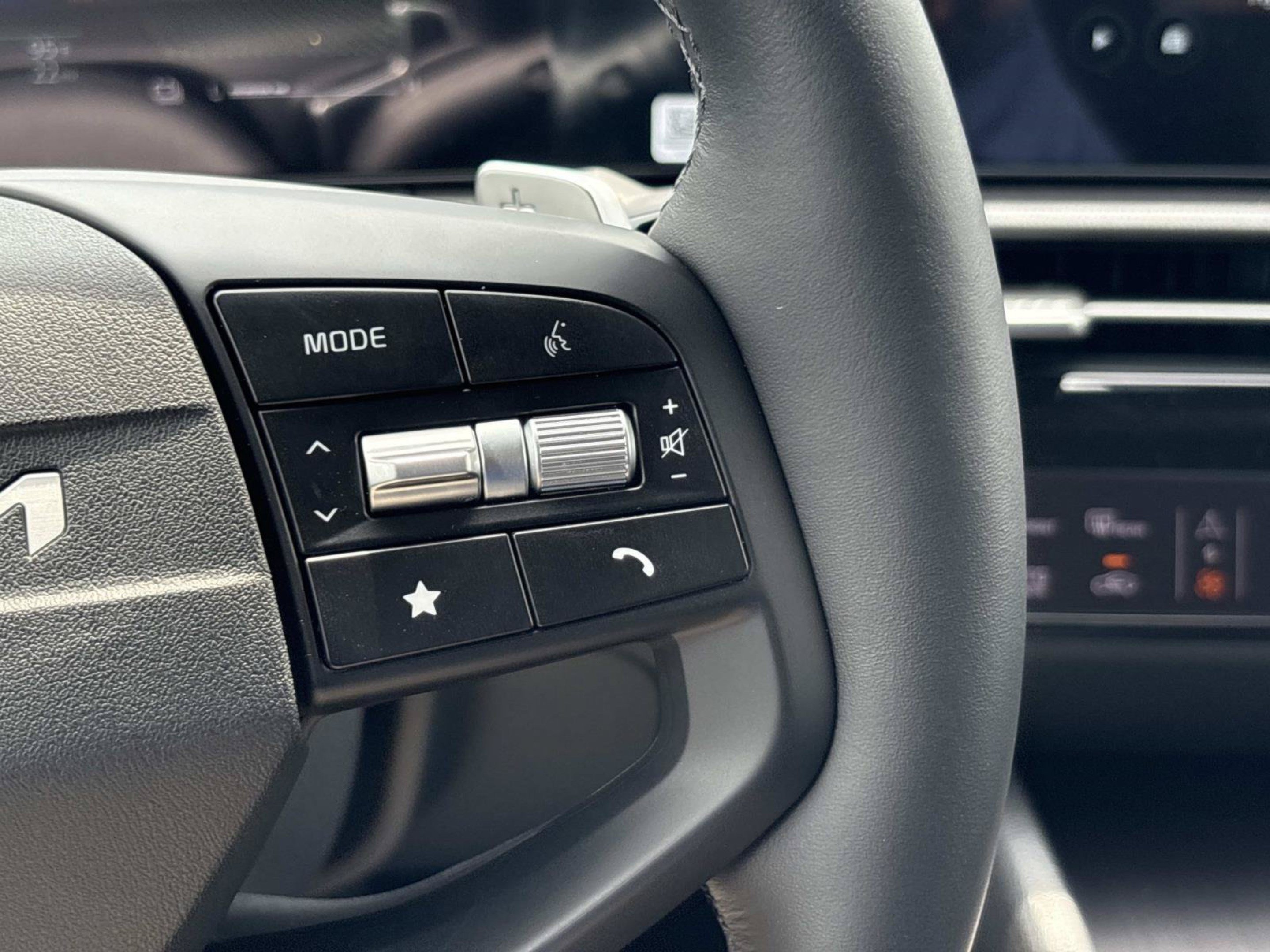 New 2027 Gravity Gray Kia LX image 24