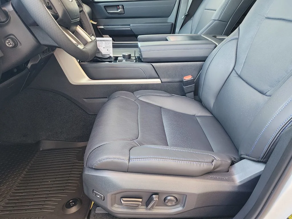 New 2026 Wind Chill Pearl <sup>1</sup> Toyota  Platinum image 12
