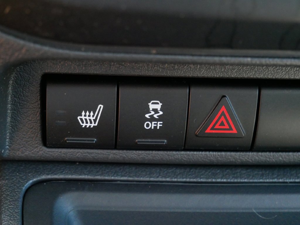 Used 2015 Silver Jeep Latitude image 24