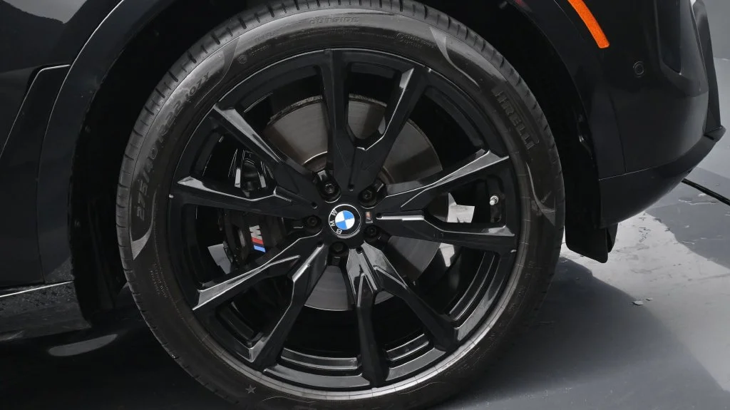 Used 2023 Black Sapphire Metallic BMW xDrive40i image 6