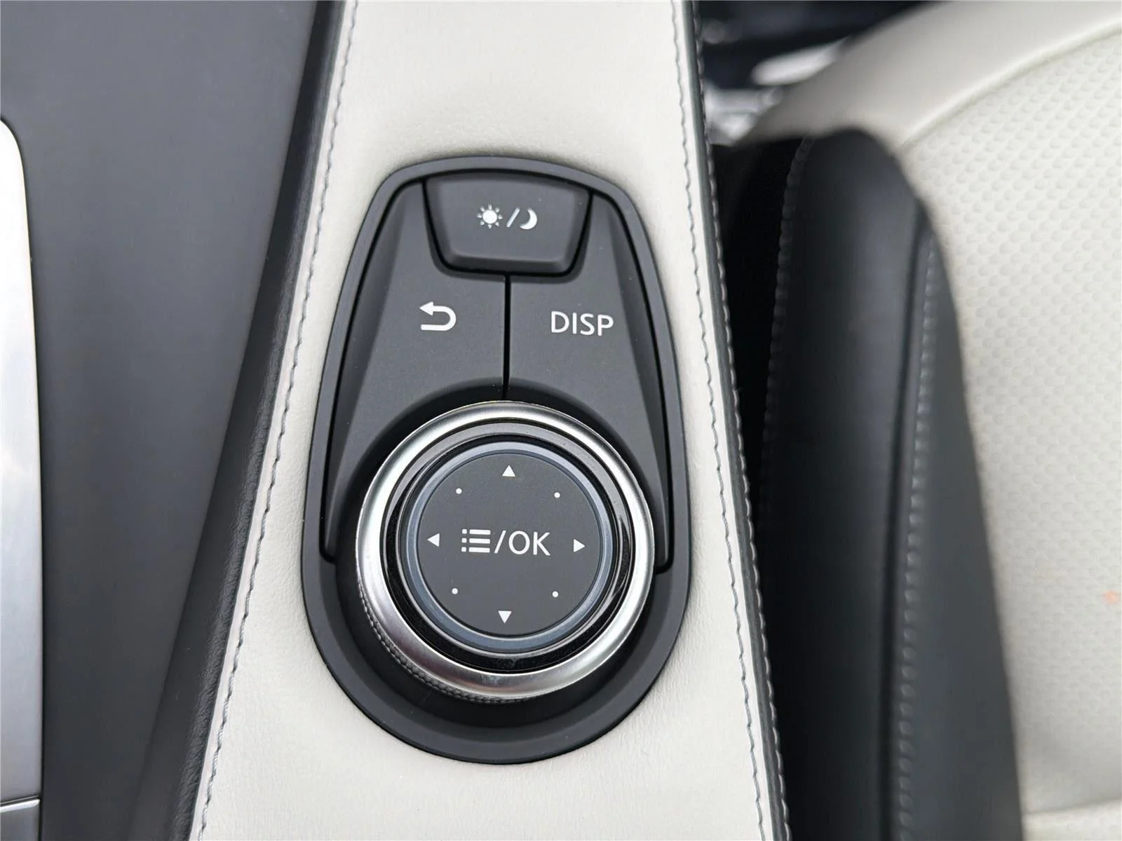 Certified Used 2025 Hermosa Blue INFINITI LUXE image 17