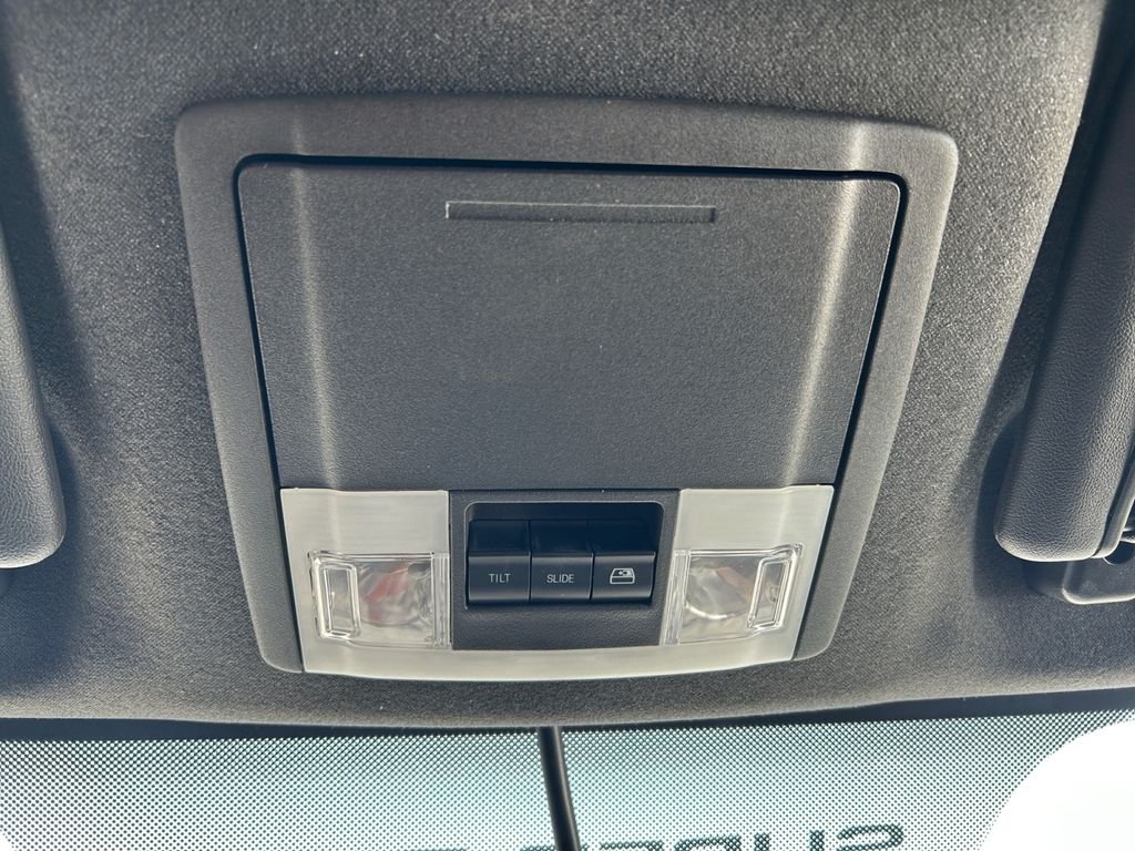 Used 2016 White Ford Platinum image 29