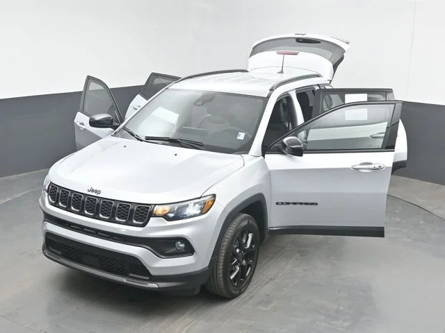 Used 2025 Silver Jeep Latitude image 46