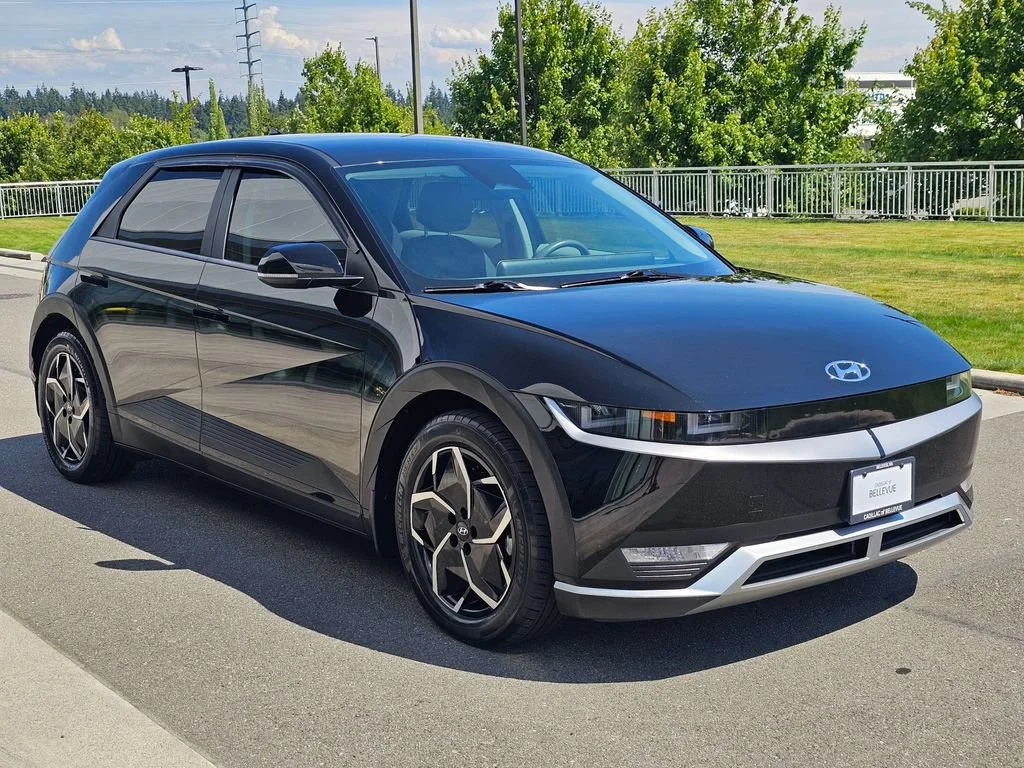 Used 2022  Hyundai SE image 7