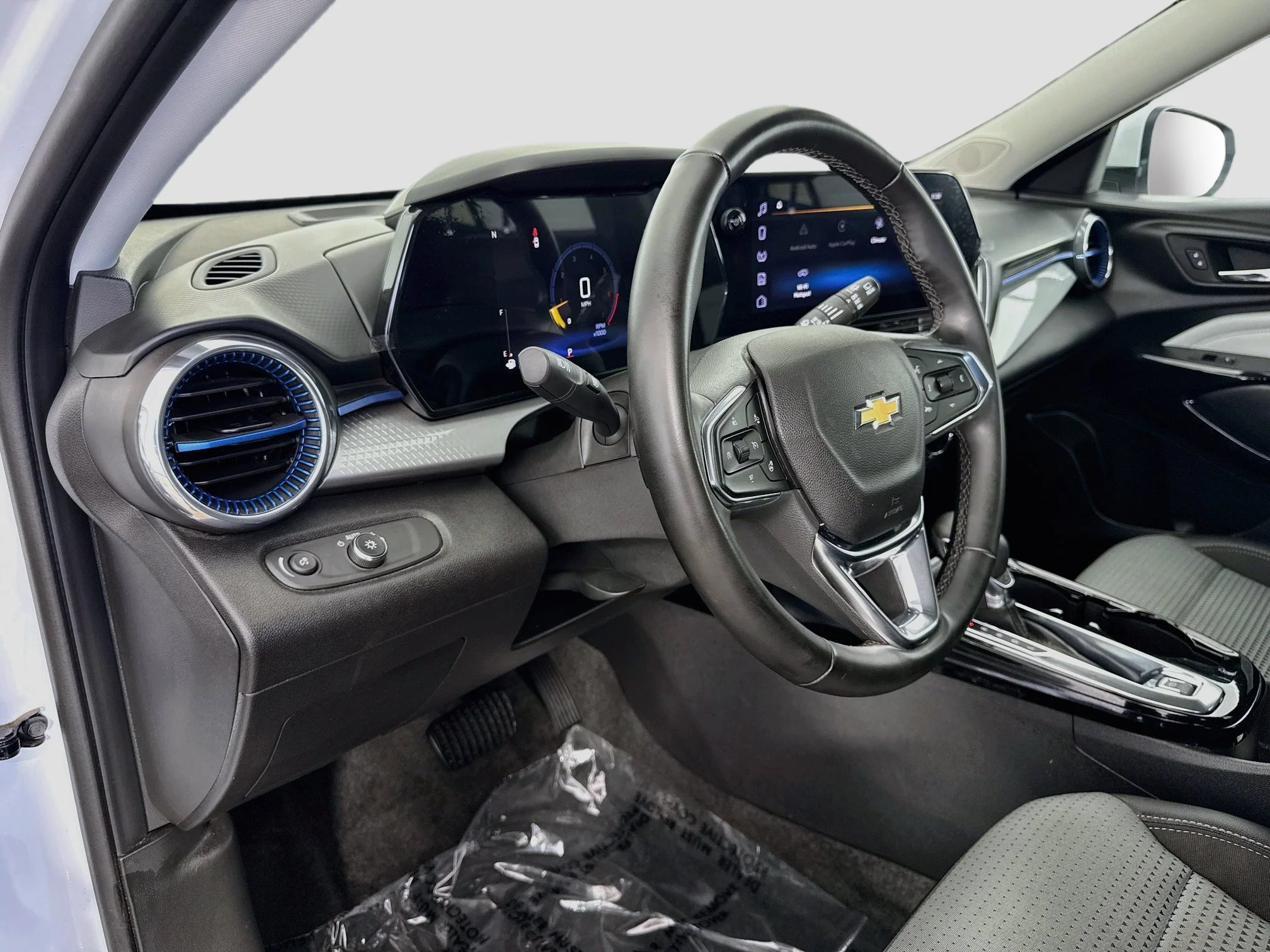 Used 2025 Summit White Chevrolet LT image 11