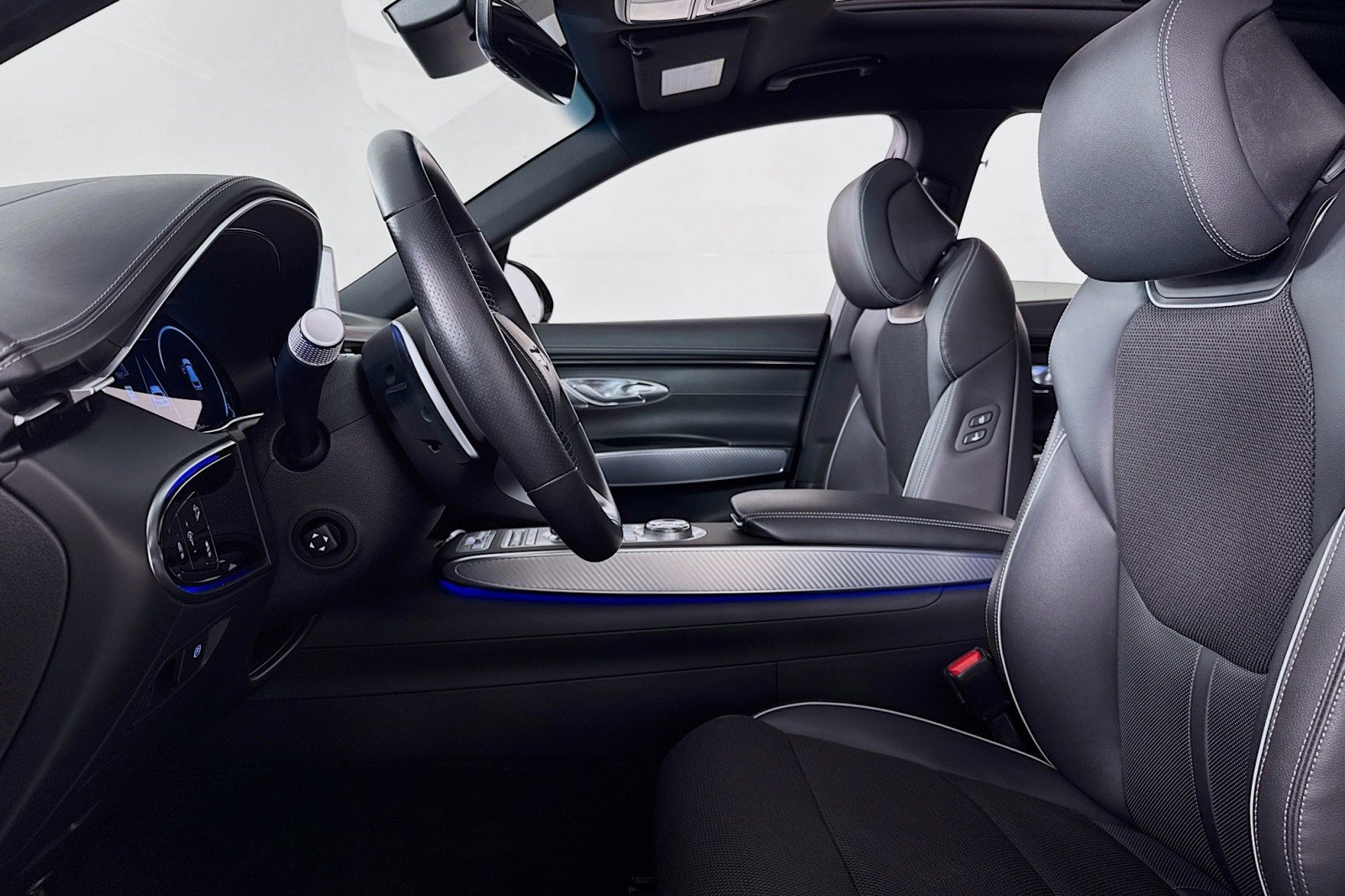 2023 GENESIS GV70 Standard - Photo 16