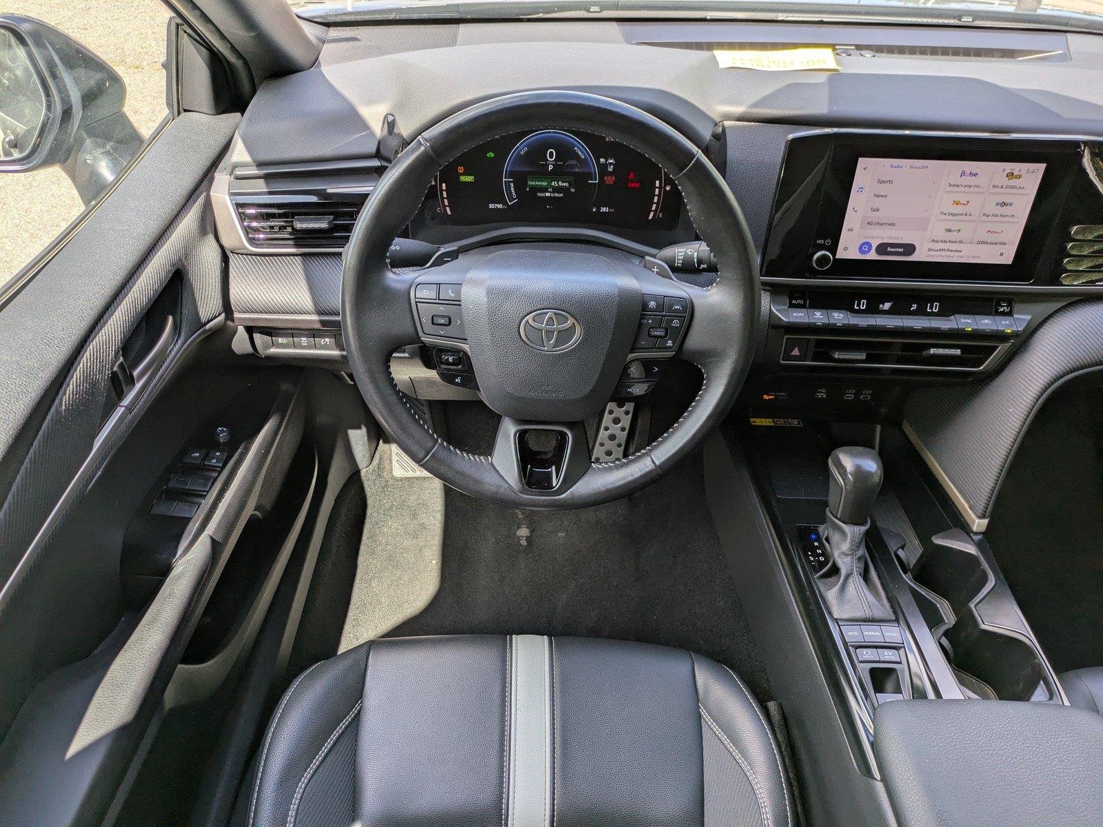 Used 2025  Toyota SE image 15
