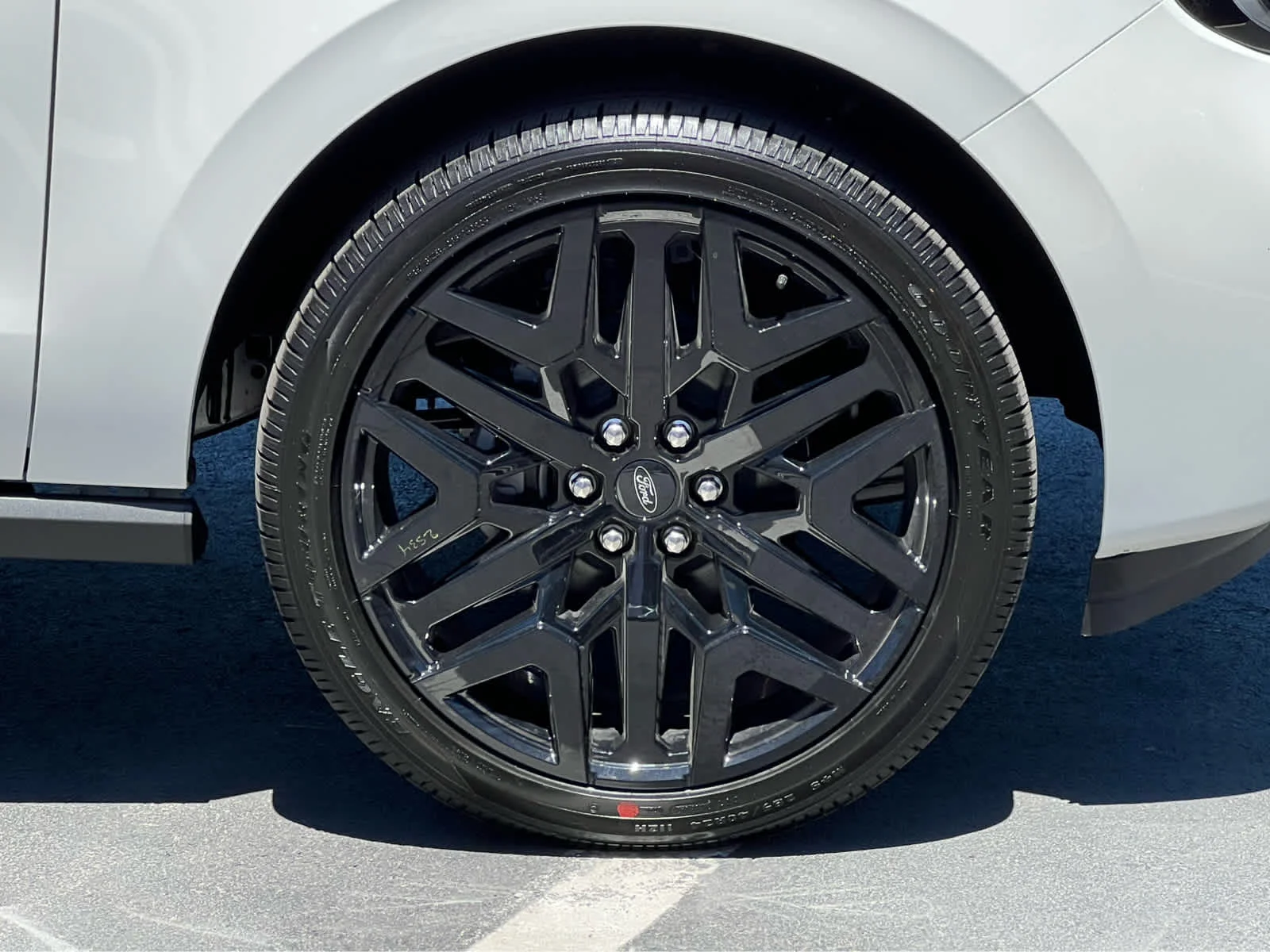 New 2026 Star White Metallic Tri-Coat Ford Platinum® image 16