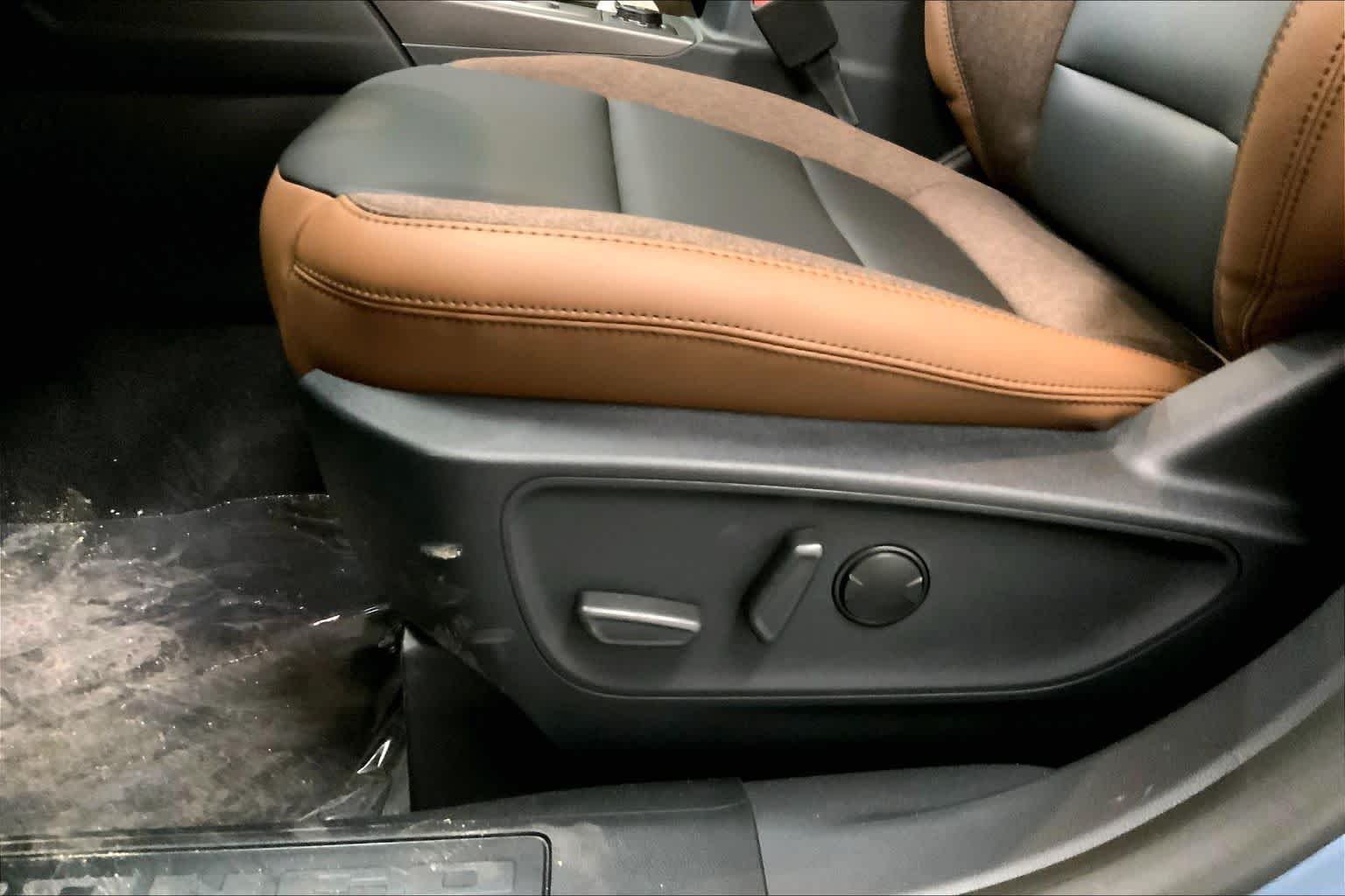 New 2026 Azure Gray Metallic Tri-Coat Ford Outer Banks® image 19