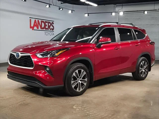 Certified Used 2024 RUBY FLARE PEARL Toyota  image 3