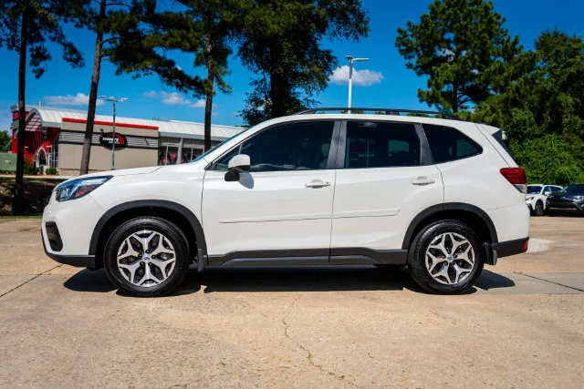 Used 2020 Crystal White Pearl Subaru Premium image 2