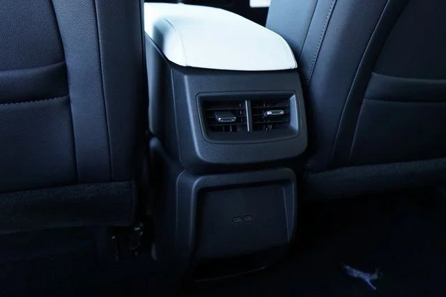 2025 Chevrolet Equinox EV LT - Photo 28