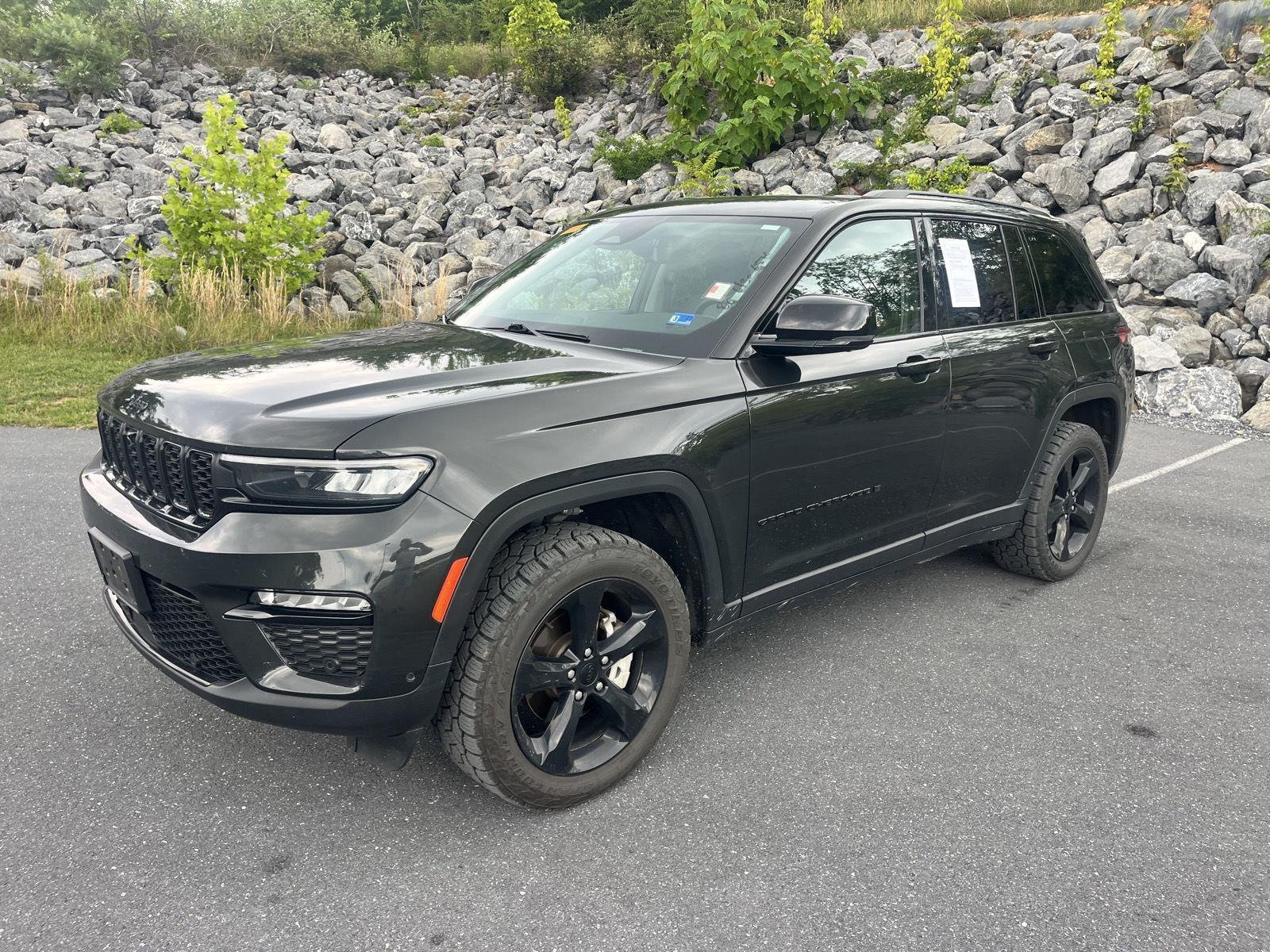 Used 2023 Rocky Mountain Pearlcoat Jeep Limited image 3