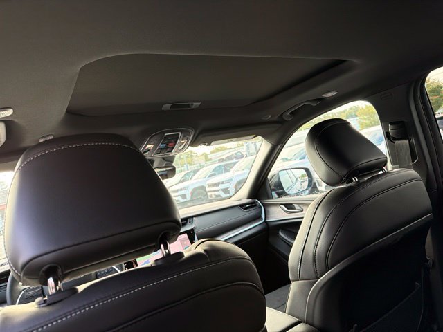 New 2026 Diamond Black Crystal Pearl-Coat Exterior Paint Jeep Altitude image 9