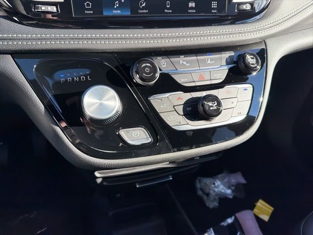 2026 Chrysler Pacifica Select - Photo 15
