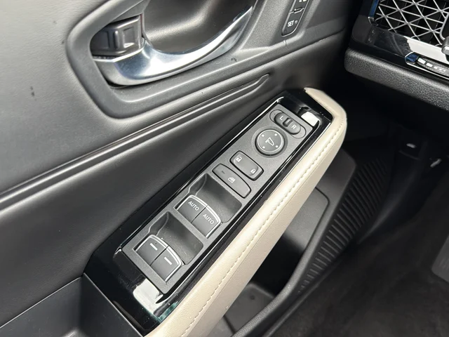Used 2023 White Honda Touring image 31