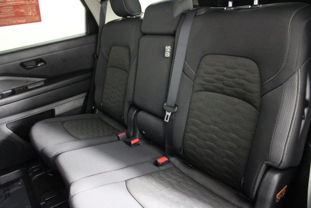 2025 Nissan Pathfinder SV - Photo 21