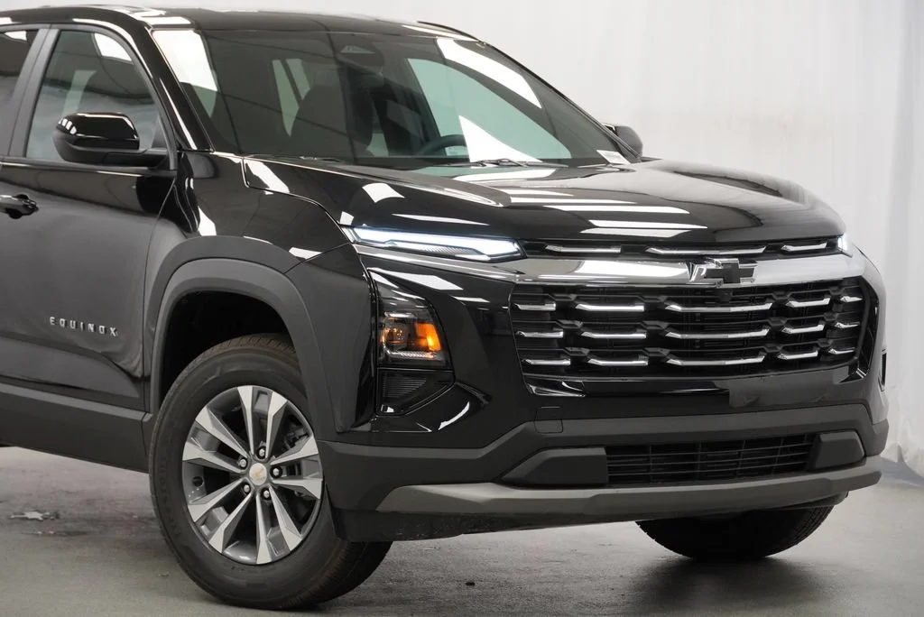2027 Chevrolet Equinox LT - Photo 9