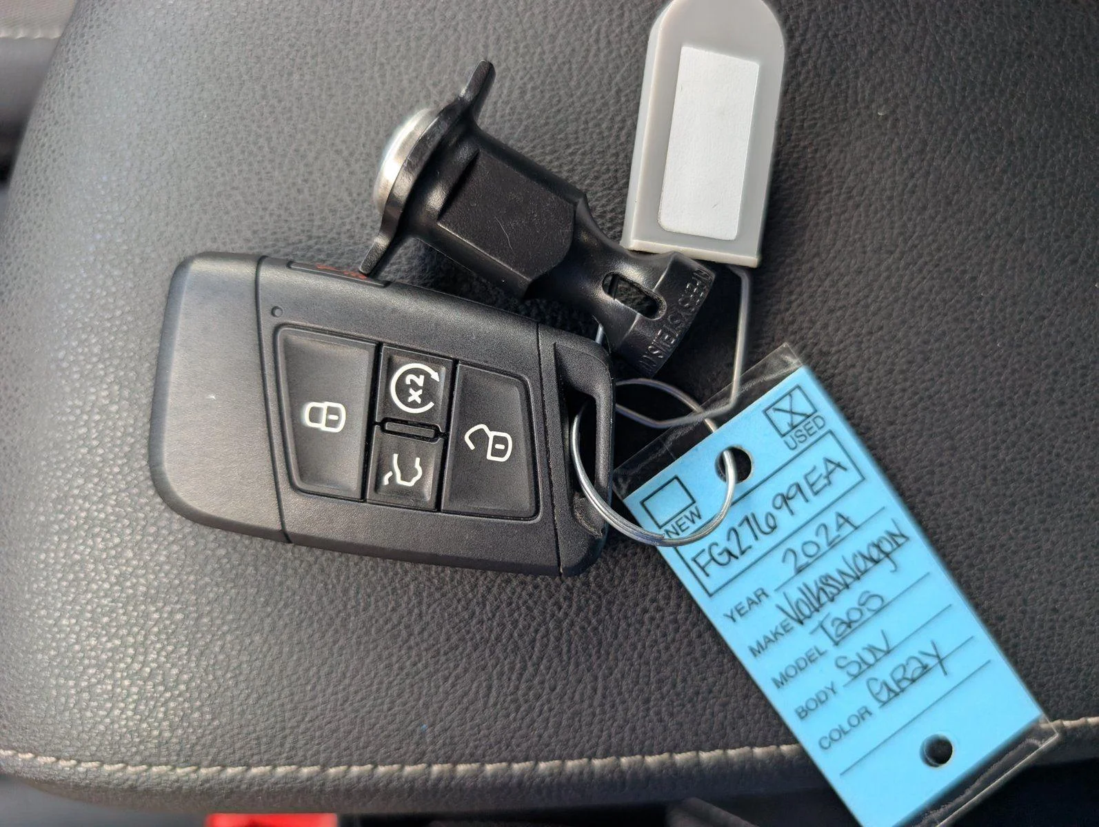 Used 2024 GRAY Volkswagen SE image 21