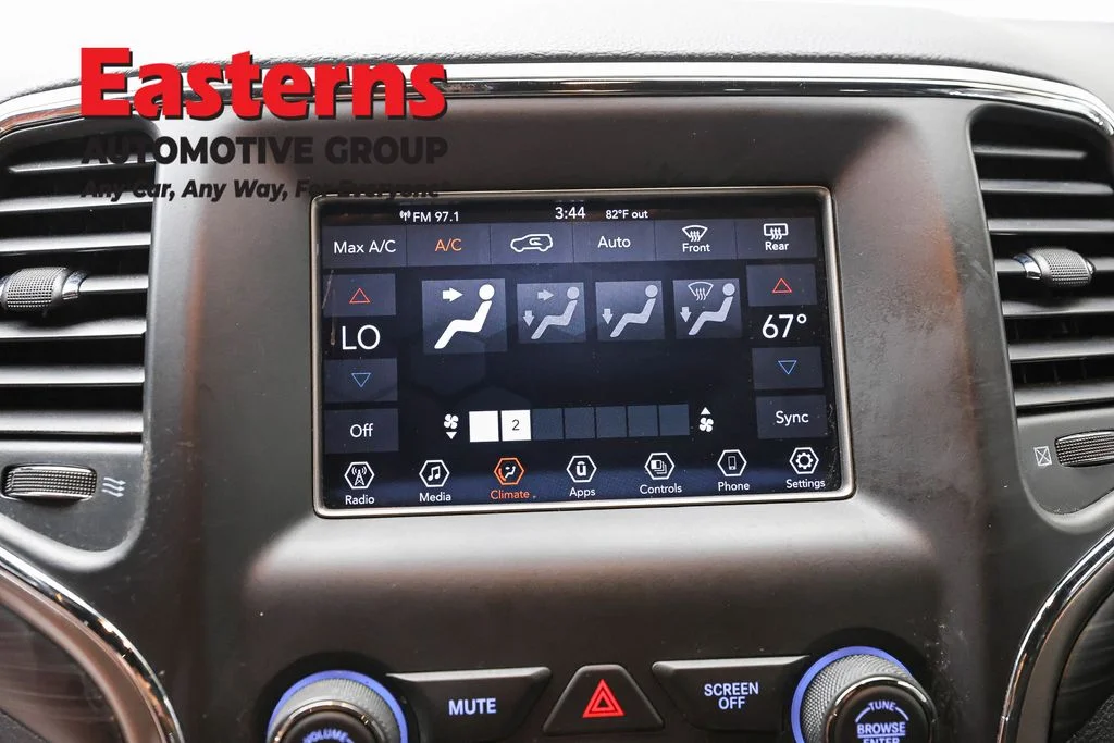 Used 2021 Black Jeep Laredo E image 19