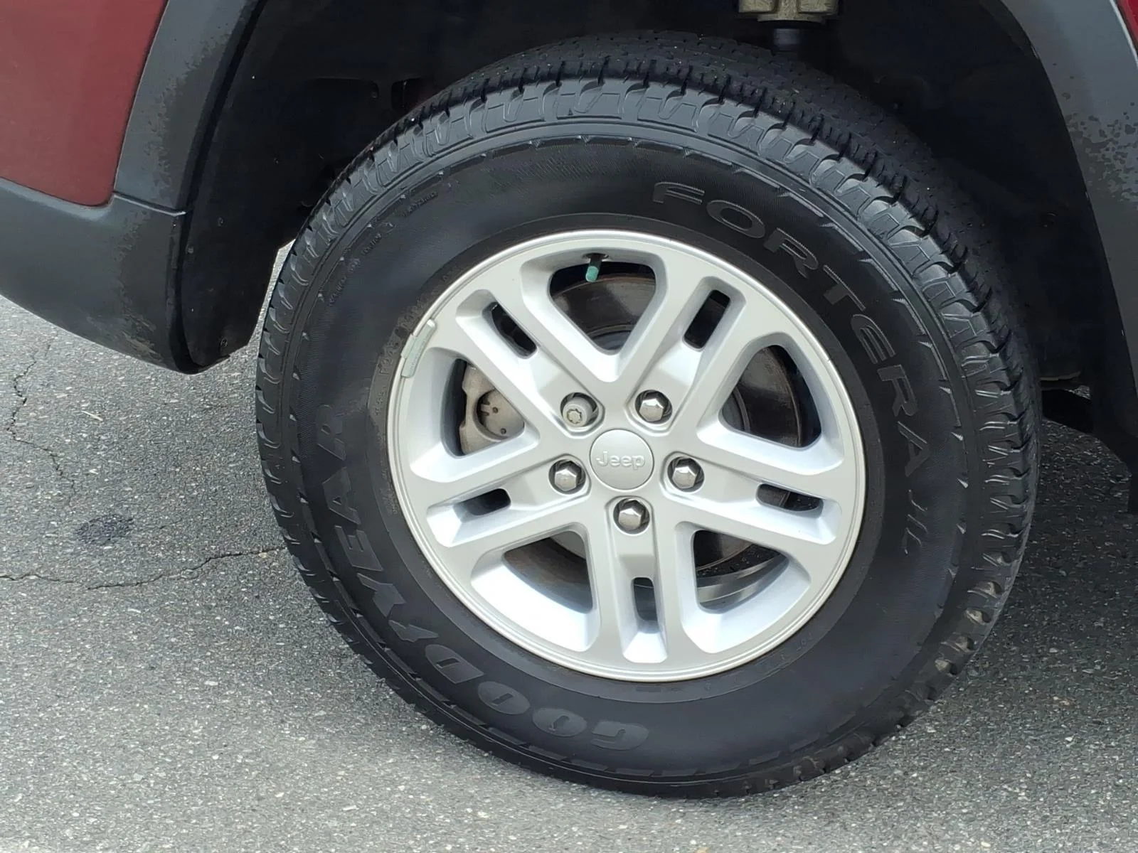 Used 2023 Velvet Red Pearlcoat Jeep Laredo image 11