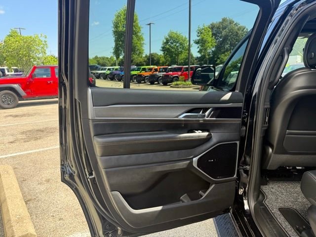 New 2026 High Gloss Black Exterior Paint Jeep Limited Reserve image 25