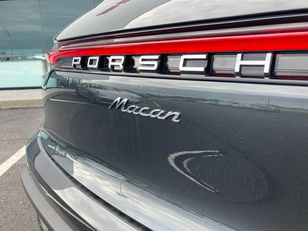 2026 Porsche Macan - Photo 29