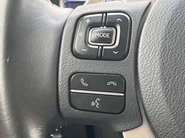Used 2019 White Lexus 300h image 33