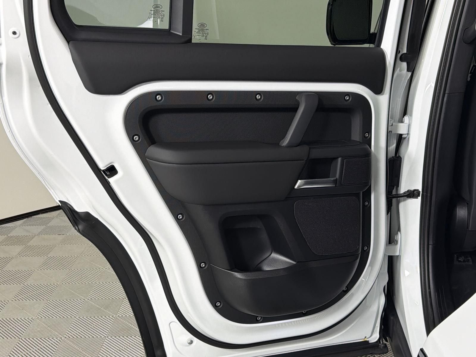 2026 Land Rover Defender X-Dynamic SE - Photo 26