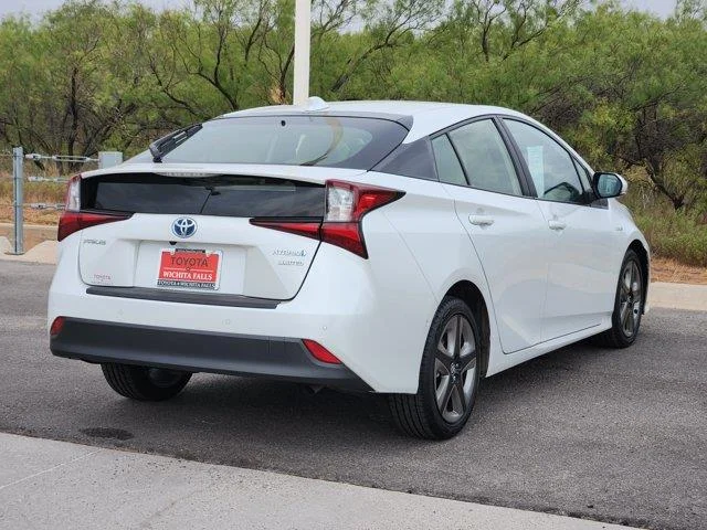 Used 2022 White . Toyota Limited image 7