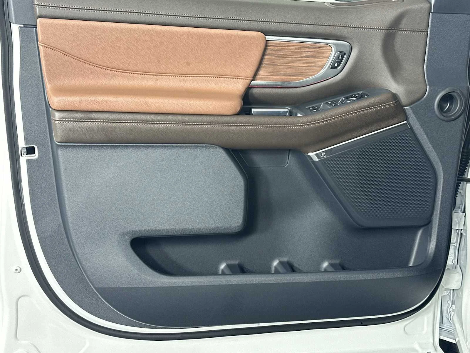 New 2027 Star White Metallic Tri-Coat Ford King Ranch image 11