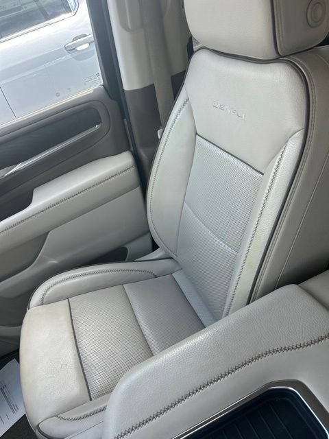 2024 GMC Yukon Denali - Photo 7