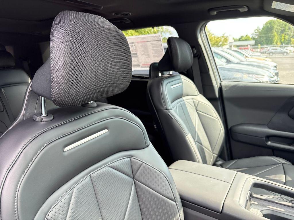 New 2027 Glacial White Pearl Kia SX image 32